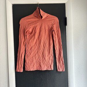 Lululemon Ribbed Turtleneck base layer, longsleeve, size 6